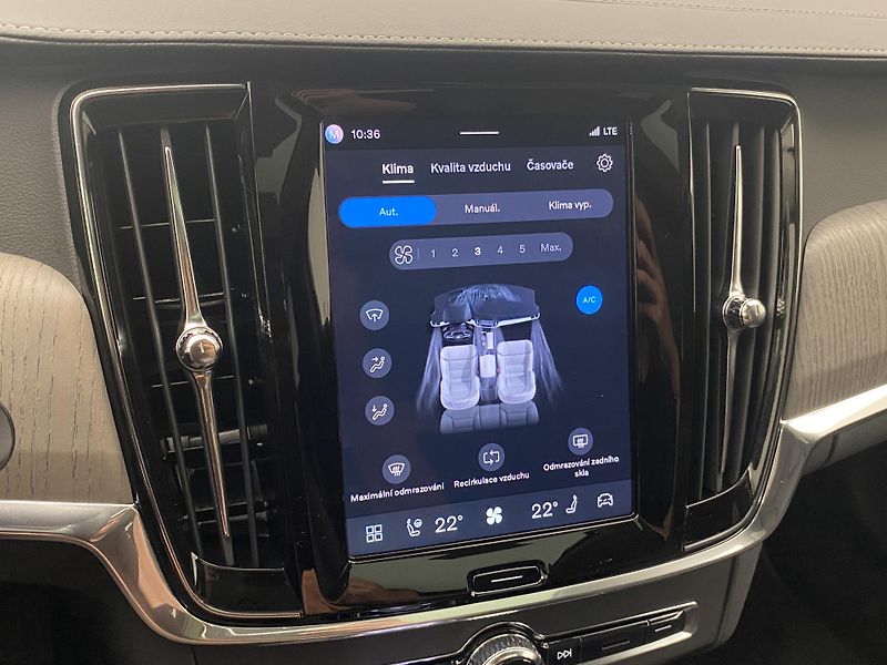 Volvo V90 T8 AWD RECHARGE BRIGHT ULTRA - fotka 43 z 58