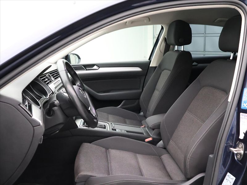 Volkswagen Passat 1.4 TSI 110kW LED DSG Tažné - fotka 11 z 29