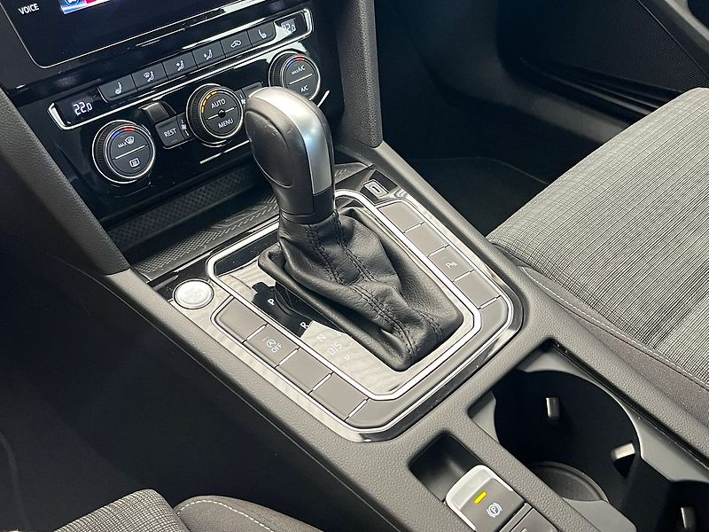 Volkswagen Passat 2.0 TDi LED SVĚTLA, rezervace - fotka 89 z 96