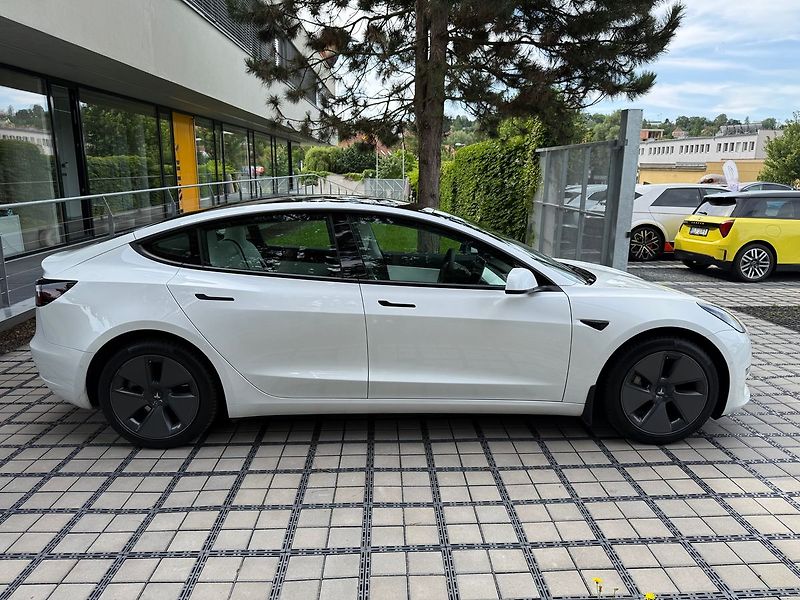 Tesla Model 3 Long Range AWD - fotka 40 z 41
