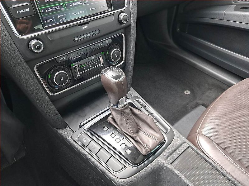 Škoda Superb (2013) Laurin&Klement 2.0 TDI - fotka 16 z 18
