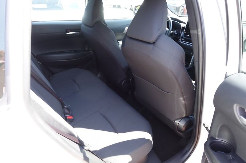Toyota Corolla Cross 2,0 HEV Comfort FWD - fotka 13 z 28