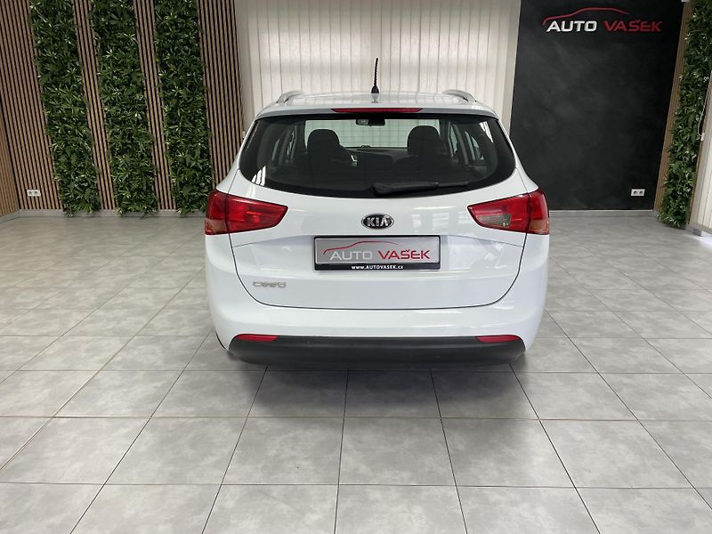 Kia Ceed 1.6 GDi ČR REZERVACE  - fotka 9 z 24