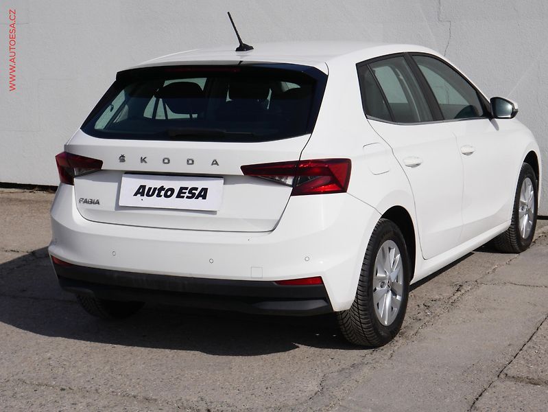 Škoda Fabia (2021) 1.0TSi, 2.maj,ČR, Style, LED - fotka 6 z 18