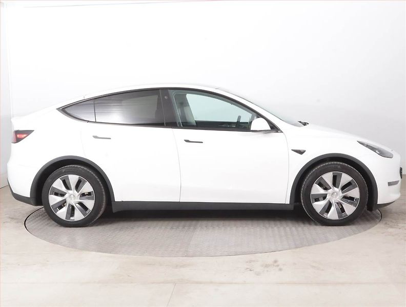 Tesla Model Y (2022) Long Range AWD 79kWh, SoH 92% - fotka 6 z 21