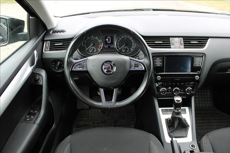 Škoda Octavia 1,5 TSi  AMBITION, DPH, ČR - fotka 12 z 29