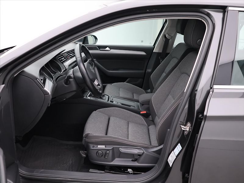 Volkswagen Passat 1,5 TSI 110 kW Business DPH CZ - fotka 11 z 26
