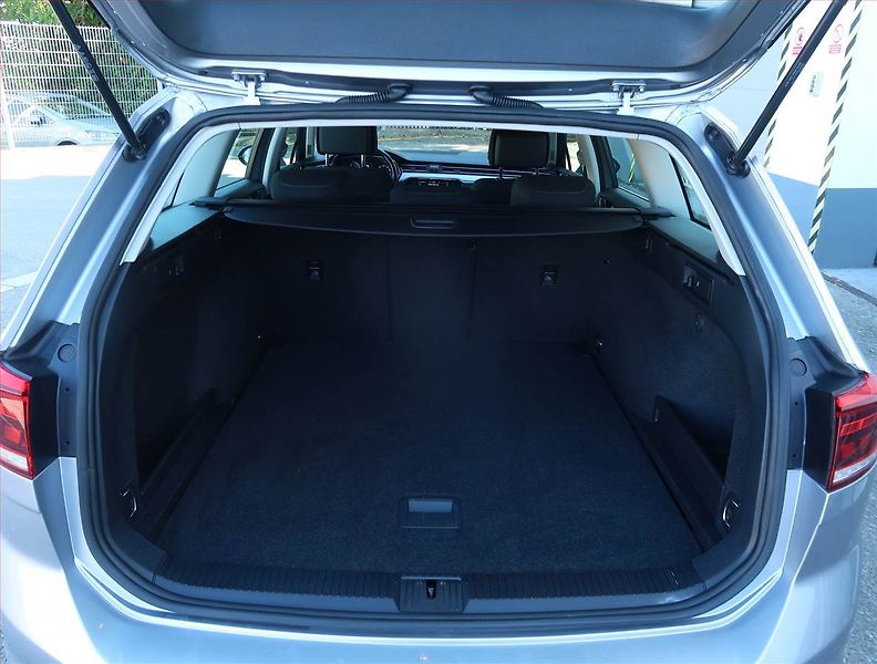 Volkswagen Passat (2021) Elegance 2.0 TDI, Automat - fotka 14 z 23