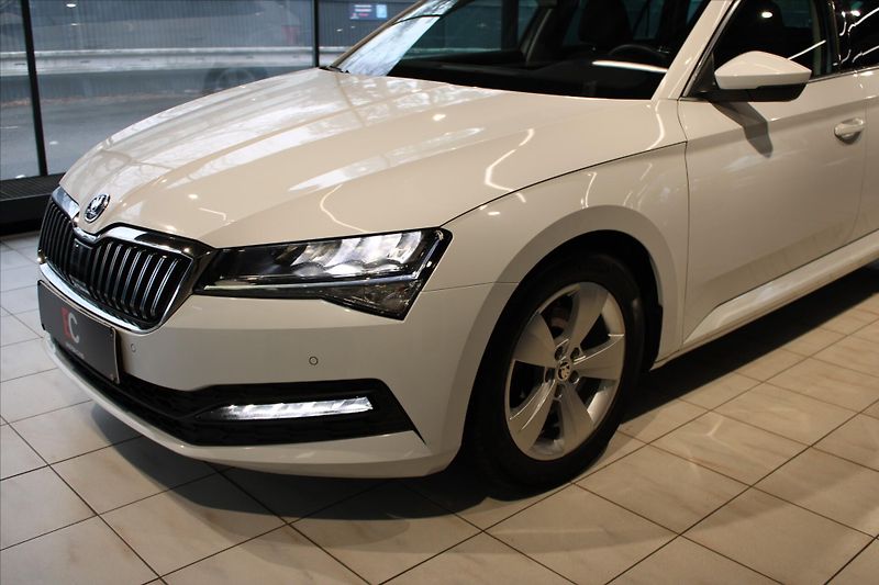 Škoda Superb TDi DSG Combi LED/DPH - fotka 7 z 27