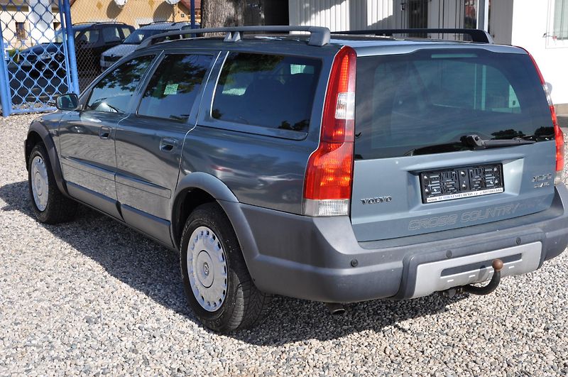 Volvo XC70 D5 120kW 4x4 A/T - fotka 4 z 17