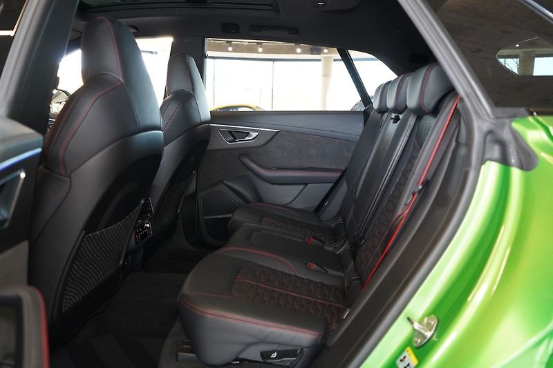 Audi RS Q8 Exclusive, Karbon brzdy, Pano - fotka 45 z 50