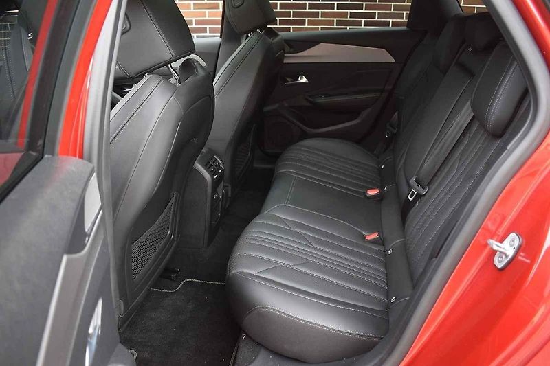Peugeot kombíky umí. Platí to i novém 308 SW