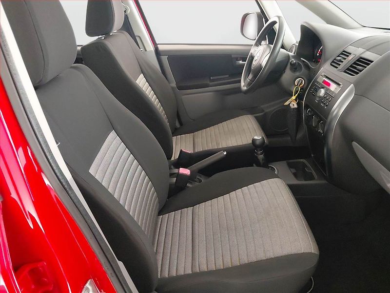 Suzuki SX4 (2010) 1.5 VVT - fotka 9 z 17