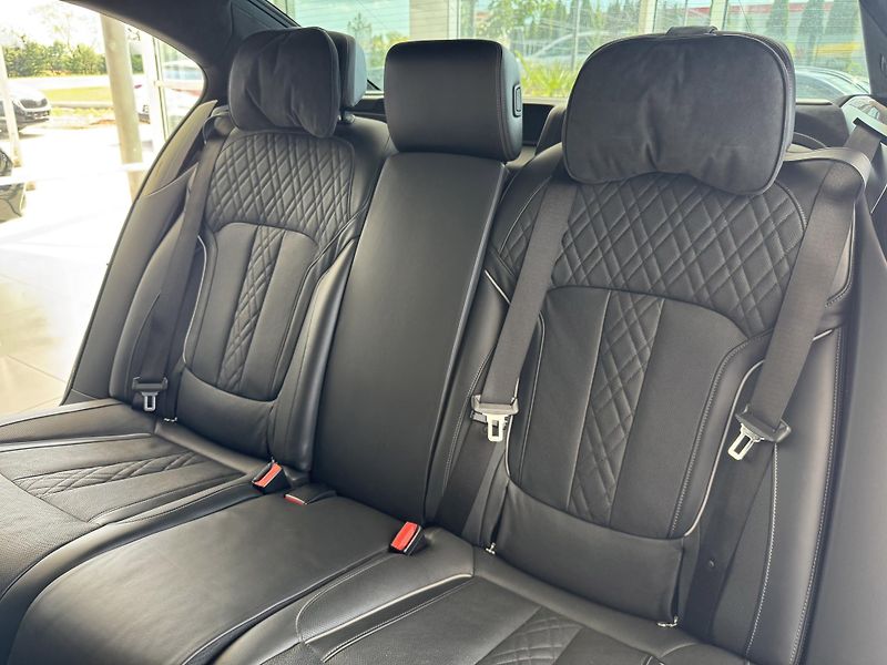 BMW Řada 7 M760 Li xDrive*Nový Motor*DPH - fotka 14 z 48