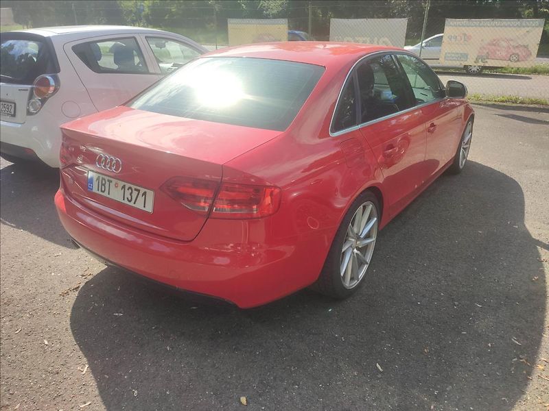 Audi A4 1,8 i  Krásný vůz v perfektním - fotka 4 z 8