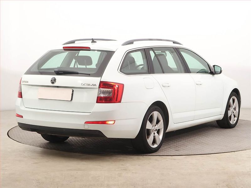 Škoda Octavia (2015) Style 2.0 TDI, Automat, Navi - fotka 5 z 15