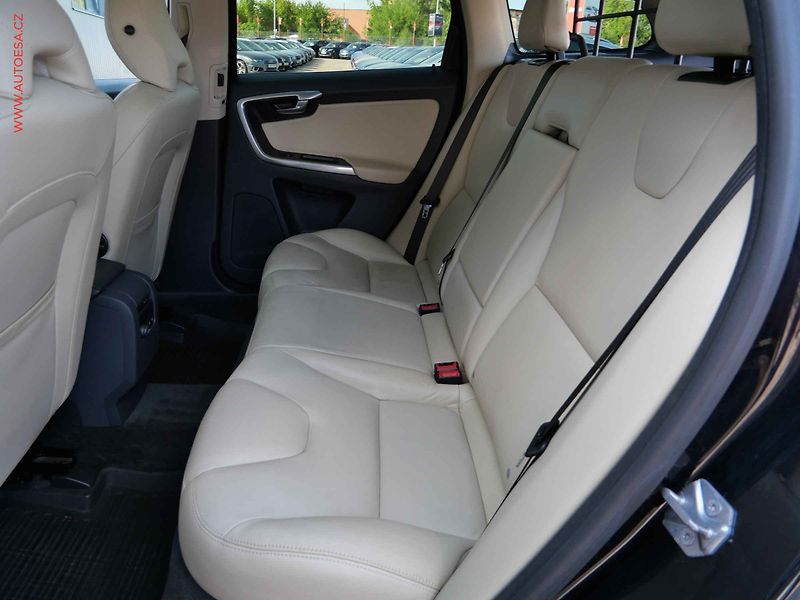 Volvo XC60 (2014) 2.0 D4, Summum, bixen, panor - fotka 11 z 26