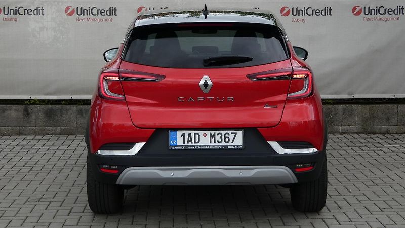 Renault Captur 1,3  TCe 140 Techno EDC - fotka 4 z 22