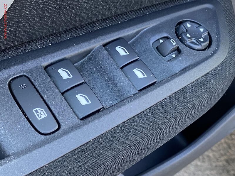 Citroën C4 (2022) 1.2 PT, Feel, LED, kamera - fotka 11 z 19