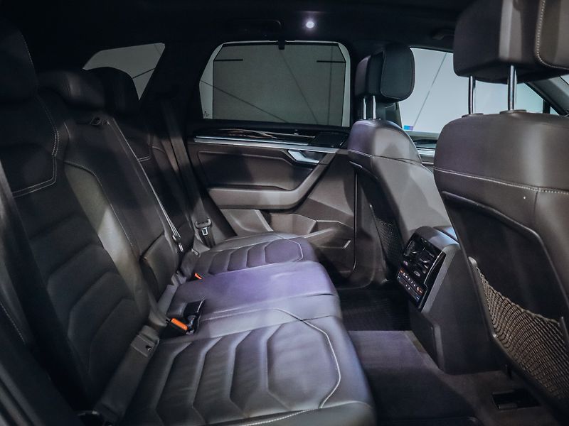 Volkswagen Touareg 3.0TDI V6 R-line 210 kW - fotka 23 z 31