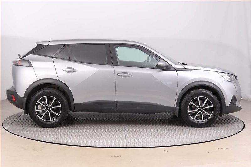 Peugeot 2008 (2021) 1.2 PureTech, Serv.kniha - fotka 6 z 17