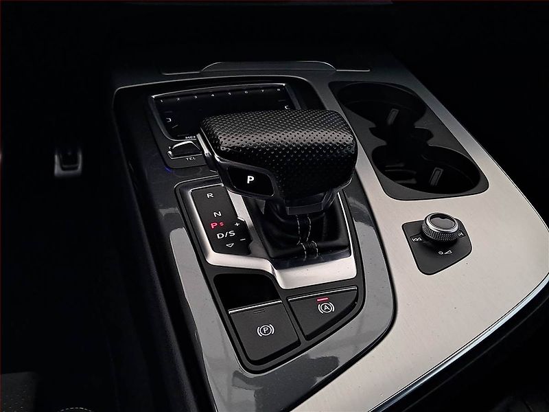 Audi Q7 (2018) S-Line 3.0 TDI - fotka 13 z 25