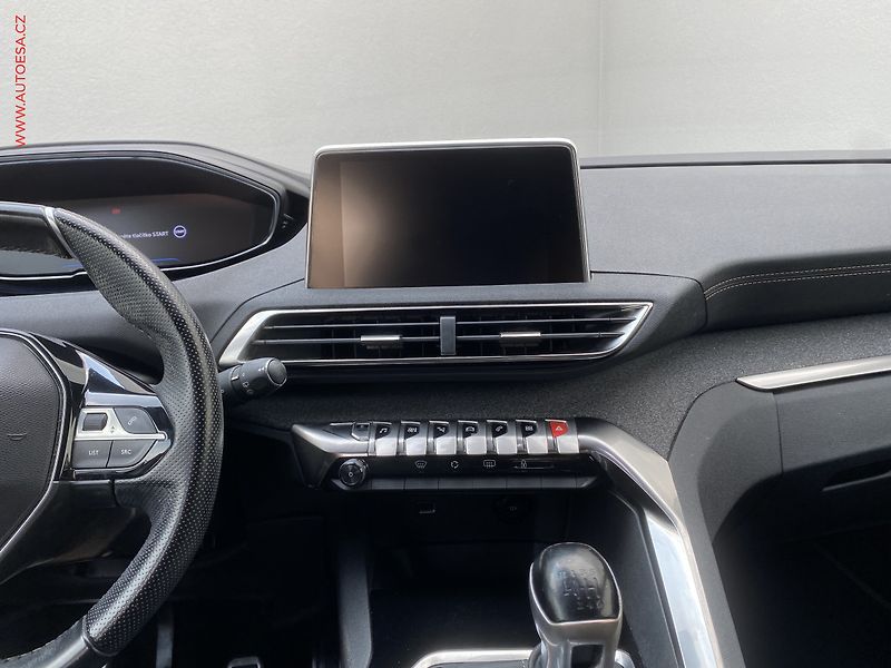 Peugeot 3008 (2019) 1.2PT, GT Line, LED, navi - fotka 12 z 18