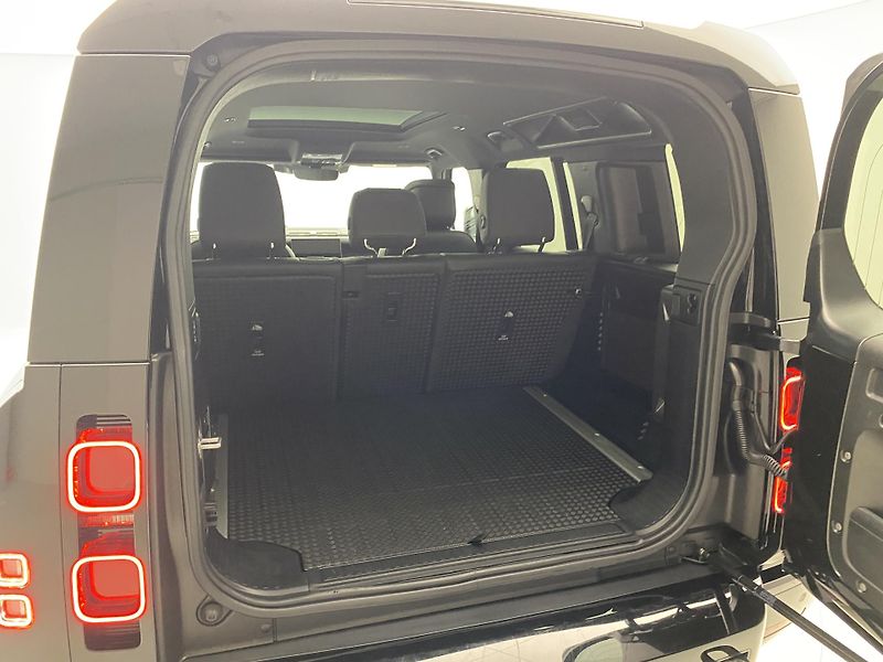 Land Rover Defender 110 P400 X-DYNAMIC REZERVACE - fotka 6 z 49