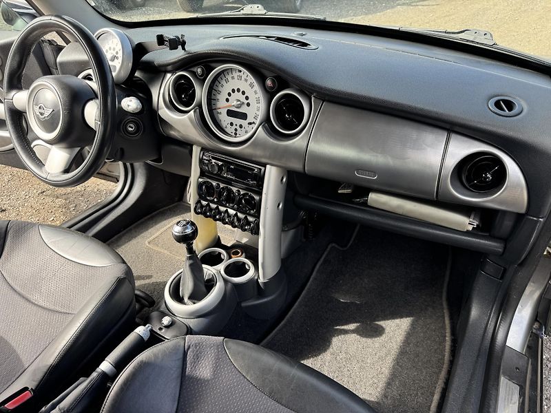 Mini Cooper S 1.6, 120kw, Cooper S - fotka 17 z 28