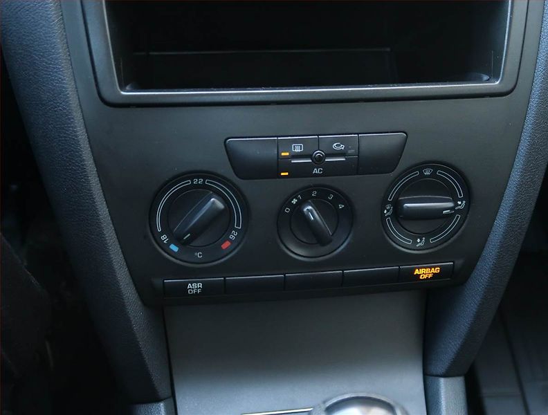 Škoda Octavia (2008) 1.6, po STK, servisované - fotka 14 z 17