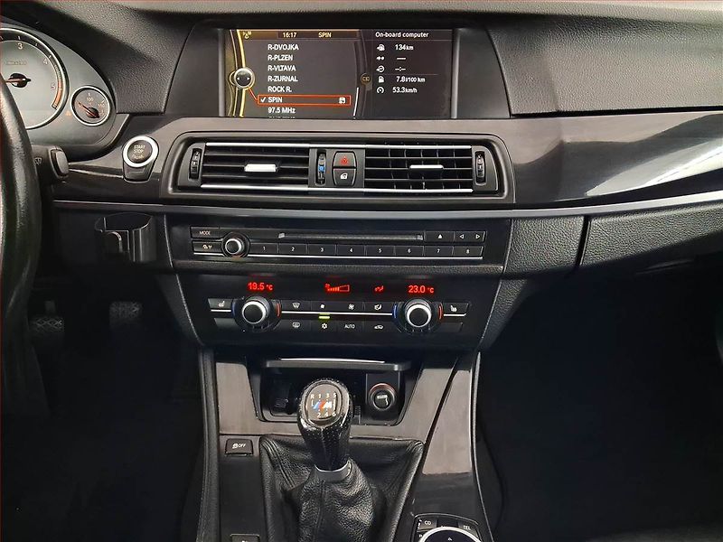 BMW Řada 5 (2011) 525d, Navi, Xenony, Tempomat - fotka 12 z 21