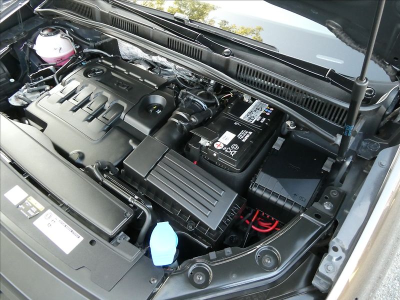 Volkswagen Sharan 2,0 TDi HIGHLINE, rezervace - fotka 43 z 50