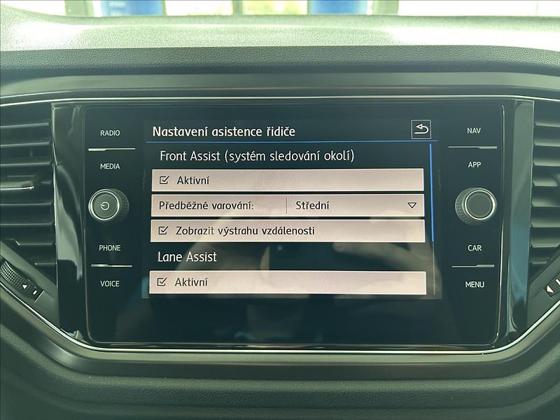 Volkswagen T-Roc 1,5   TSI 110kW,STYLE,TAŽNÉ - fotka 16 z 28