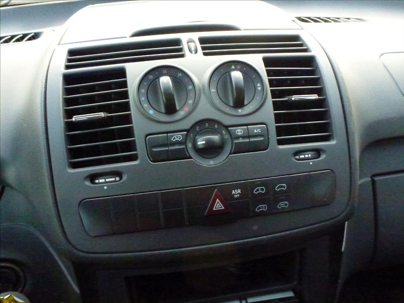Mercedes-Benz Vito 2,2 113CDI  KAWA 5 míst - fotka 31 z 46