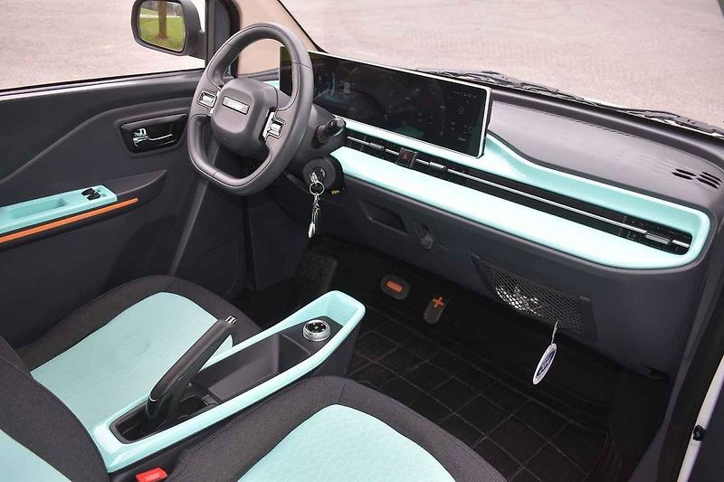 Na venkovských silnicích elektrický Pony stačí tempu okolního provozu