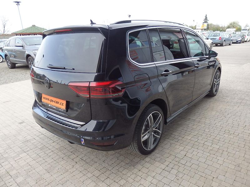 Volkswagen Touran 2,0 TDI 140kW HIGHLINE,DSG LED - fotka 4 z 27