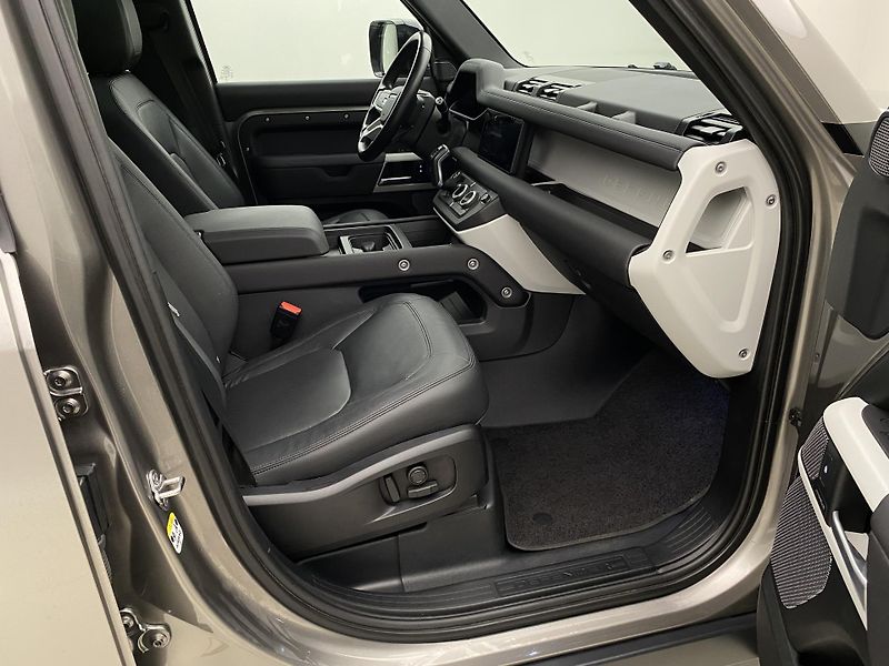 Land Rover Defender 110 D300 SE AWD AUT CZ - fotka 23 z 52