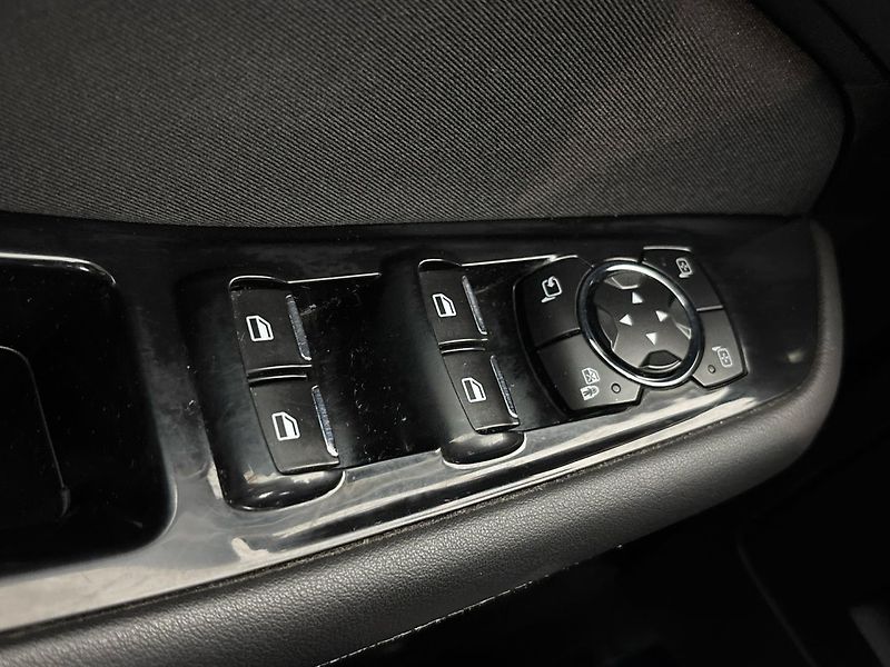 Ford S-MAX Titanium AT - fotka 21 z 28