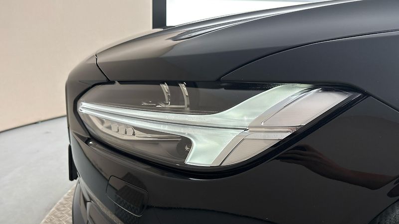 Volvo V90 2.0 B5 AUT Plus Dark - fotka 18 z 31