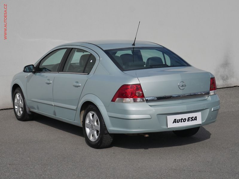 Opel Astra (2009) 1.6i, ČR, AT, AC - fotka 6 z 15