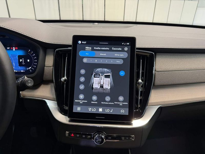 Volvo XC90 (2026) B5 2.0L 250+14k AT8 AWD PLUS D - fotka 7 z 22