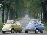 BMW Isetta ve verzích Standard a Export (vpravo)
