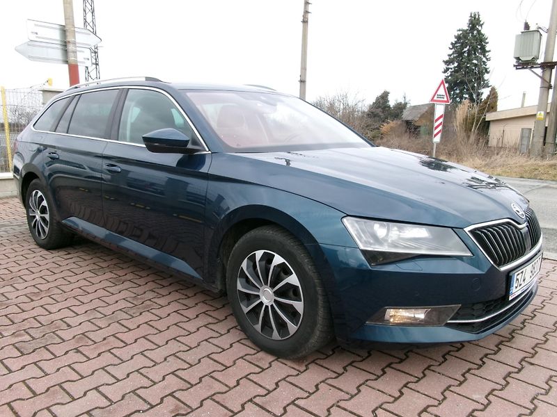 Škoda Superb (2015) 2,0TDI NAVI ACC 4x4 - fotka 10 z 36