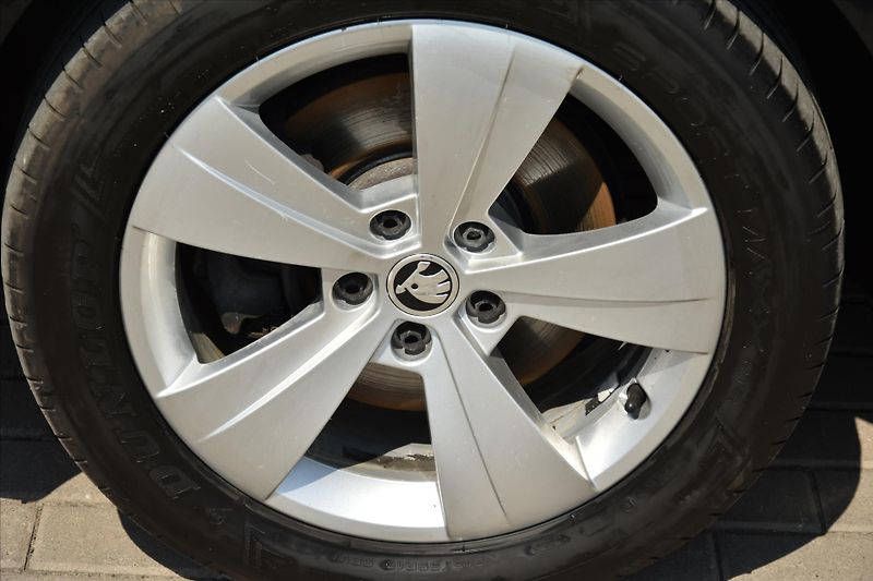 Škoda Superb 2.0TDI STYLE TAŽNÉ 1.MAJ. ČR - fotka 9 z 27
