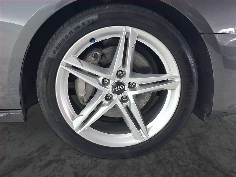 Audi A4 (2022) S-Line 40 TDI - fotka 15 z 19