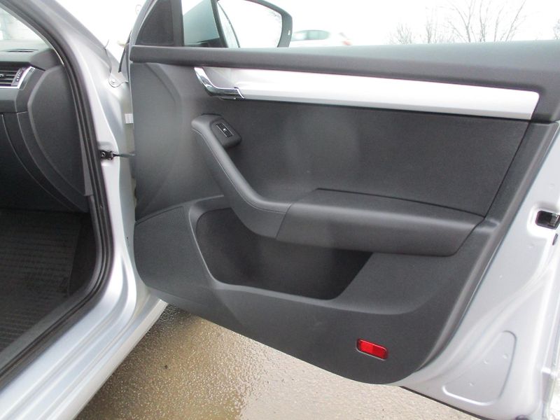 Škoda Octavia 1.2 TSi AMB*SERVIS*L+Z PNEU - fotka 21 z 40