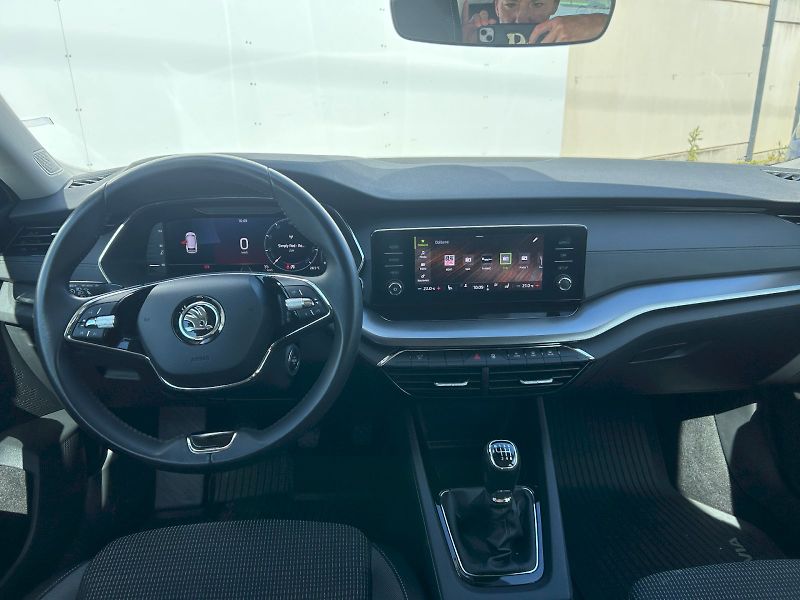 Škoda Octavia (2023) COMBI AMBITION 2.0TDI 110kW 6° - fotka 5 z 26