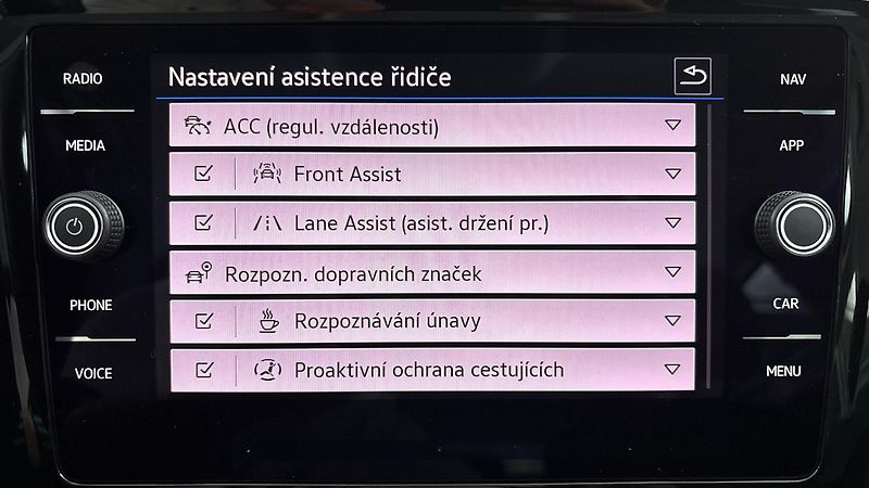 Volkswagen Passat 2.0 TDI DSG Elegance Variant - fotka 25 z 27