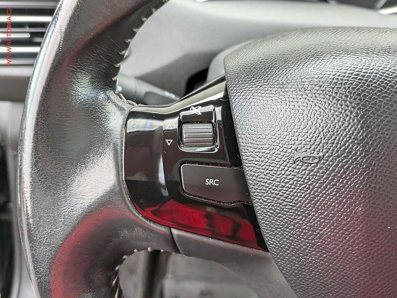 Peugeot 308 (2014) 1.2PT, LED, panor - fotka 13 z 17