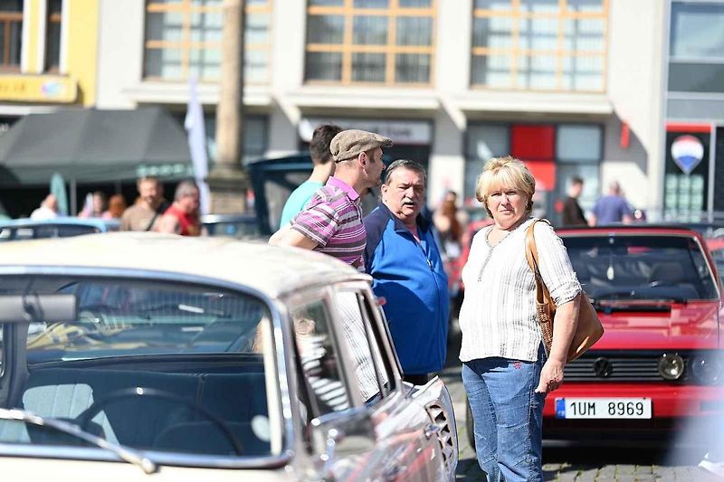 Prvomájová jízda automobilových veteránů 2025 v Ústí nad Labem.